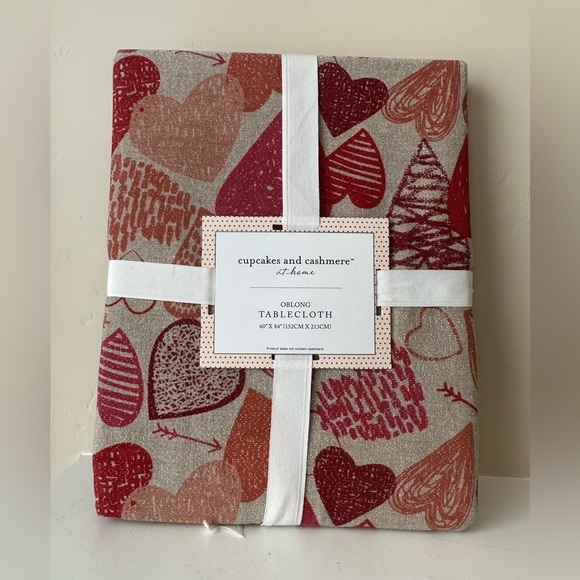 Cupcakes and Cashmere Table Cloth Hearts Adorable Valentines Romantic Fun - Picture 1 of 6